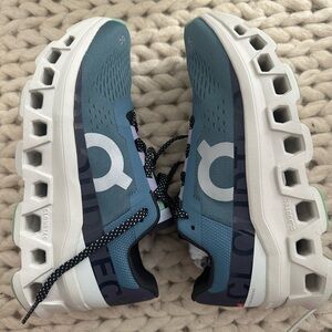 On Running - Cloudmonster Running Shoes